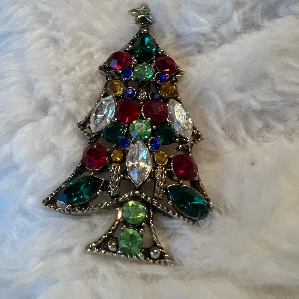 Vintage Rhinestone multicolored Christmas Tree Vintage Brooch/Pin Gold Tone